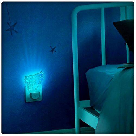 Lampka Nocna LED dla Dzieci PISTOLET REWOLWER do kontaktu gniazdka CZUJNIK