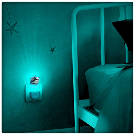 Lampka Nocna LED dla Dziecka SAMOLOT ODRZUTOWIEC kontaktu gniazdka CZUJNIK