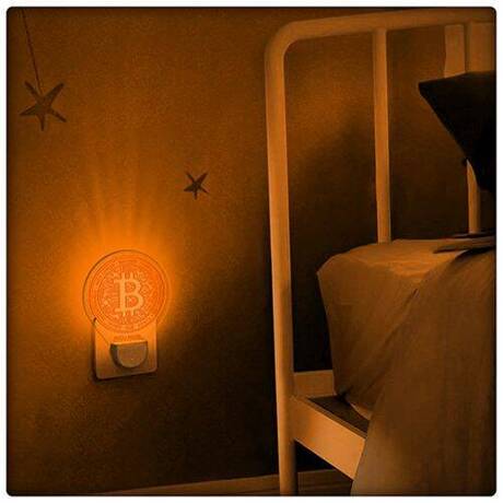 Lampka Nocna LED dla Dzieci BITCOIN do kontaktu gniazdka CZUJNIK